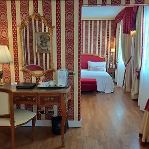 palazzo-santangelo.hotelinveneto.com/
